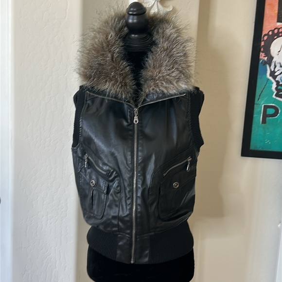 NWOT Neu Look Black Vegan Leather Bomber Vest With Faux Fur Collar Size L - Picture 2 of 13
